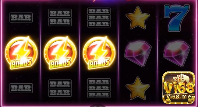 Bonus Game được kích hoạt khi xuất hiện ít nhất 3 biểu tượng tia chớp trên cuộn