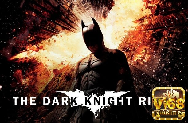 The Dark Knight Rises có chủ đề về cuộc chiến của Batman với các thế lực khác