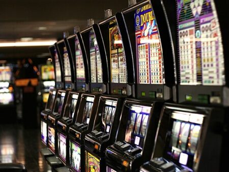 Các nút hay gặp trong Slot Machine: Cách sử dụng và tính năng